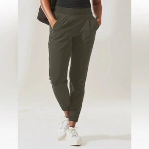 Women’s Athleta Textured Brooklyn Joggers 4T Olive Green Athleisure Travel Pants